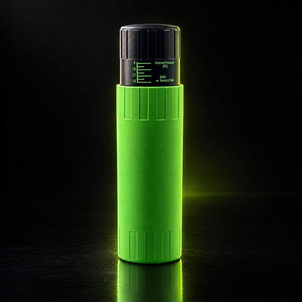 SmashPad 4-ball padel ball pressuriser with built-in pressure indicator, studio shot #Color_Green