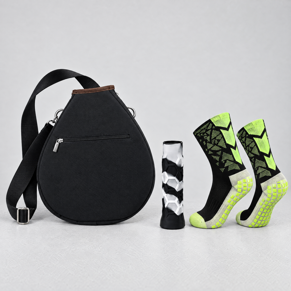 Padel gift set: black sling bag, Comfort Pro Grip and grip socks