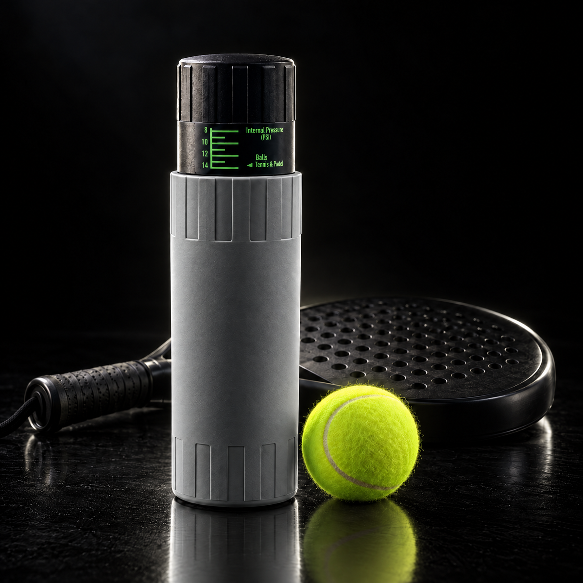 Grey pressuriser size compared with a padel ball and racket #Color_Grey